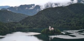 Ile kilometrów kwadratowych ma Słowenia?